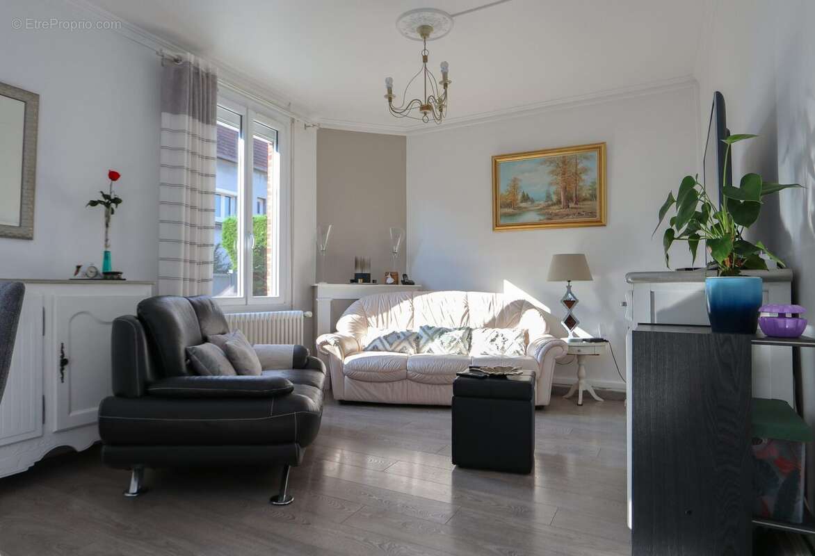 Maison à SAINT-JEAN-DE-LA-RUELLE