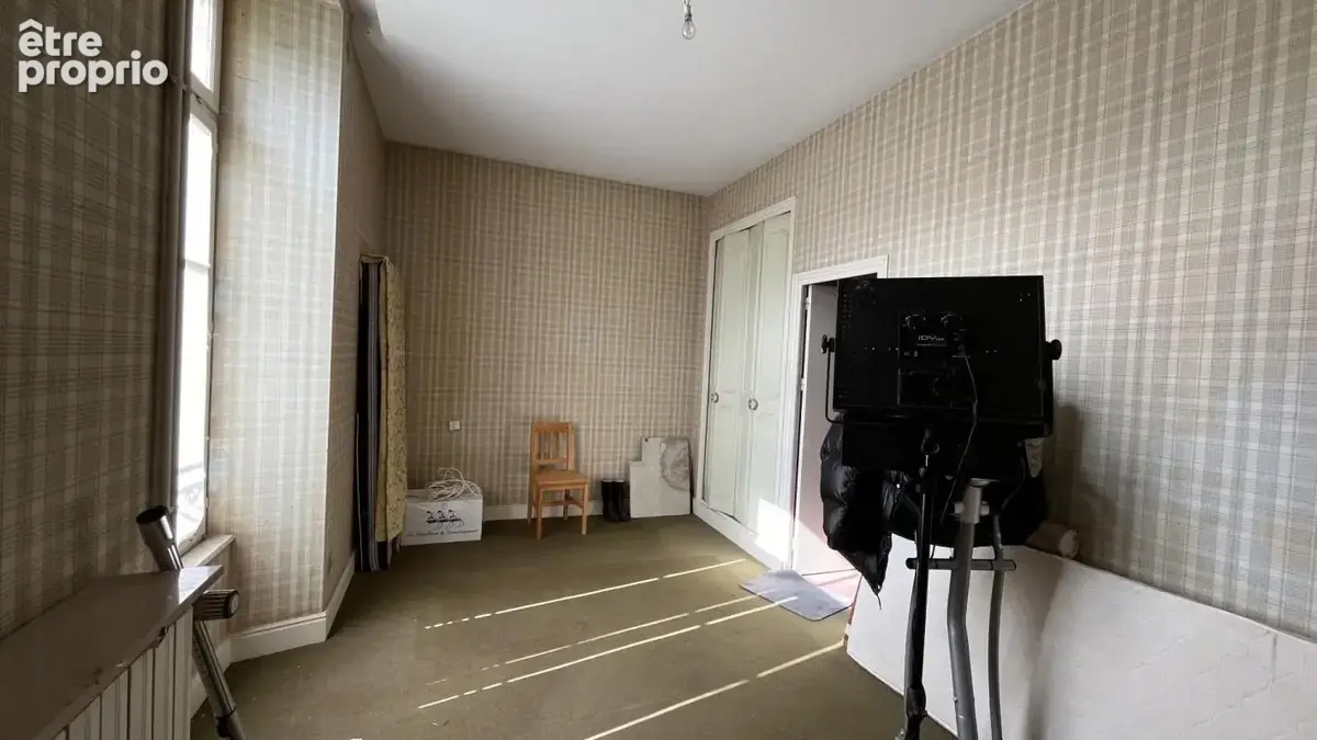 Maison en pierre de 335 m² en plein centre-ville - photo 12