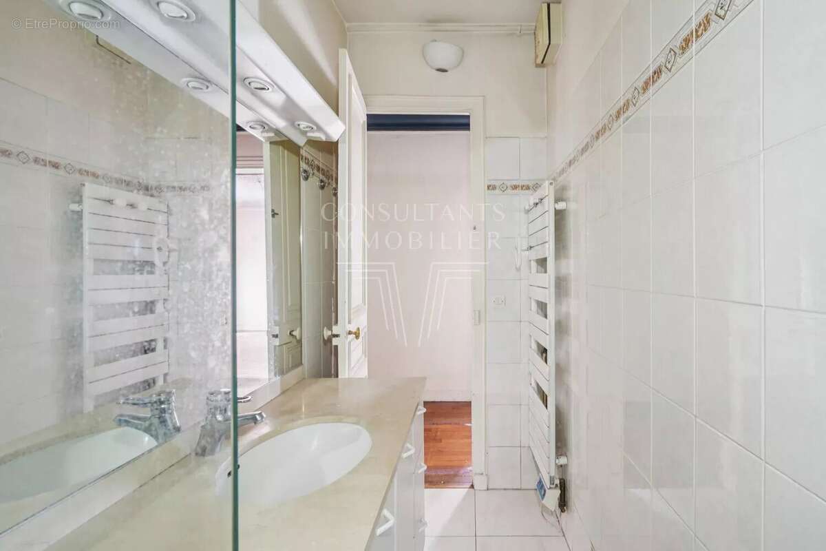 Appartement à PARIS-17E