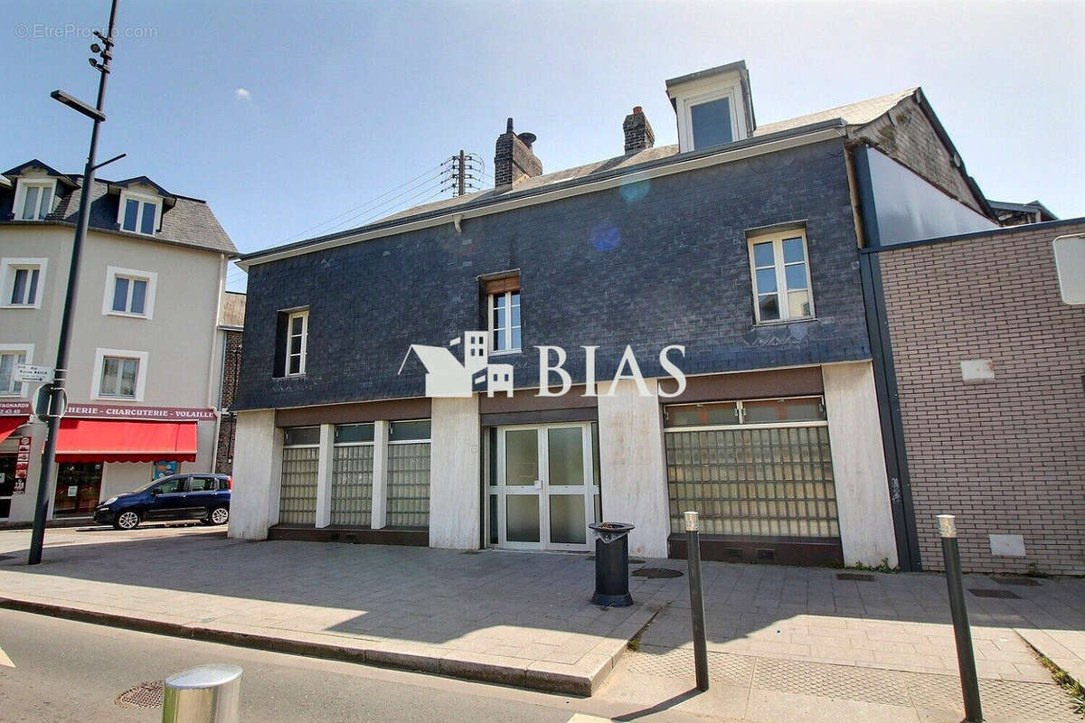 Commerce 285 m² à Le Petit-Quevilly  - photo 2