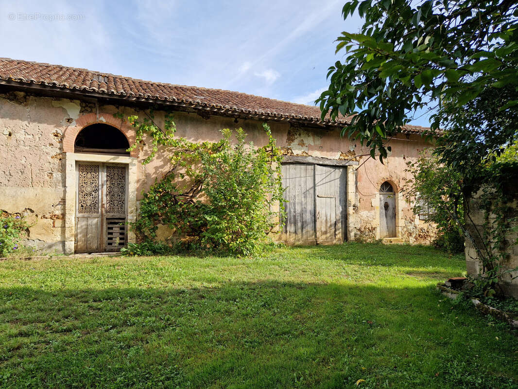 Maison à MONTBRON
