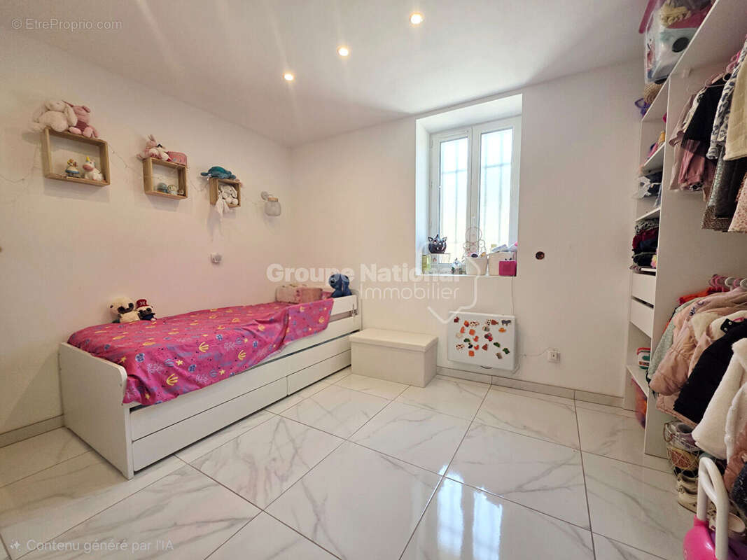 Maison de plain-pied rénovée,  80 m² , Miramas (13140) - photo 13