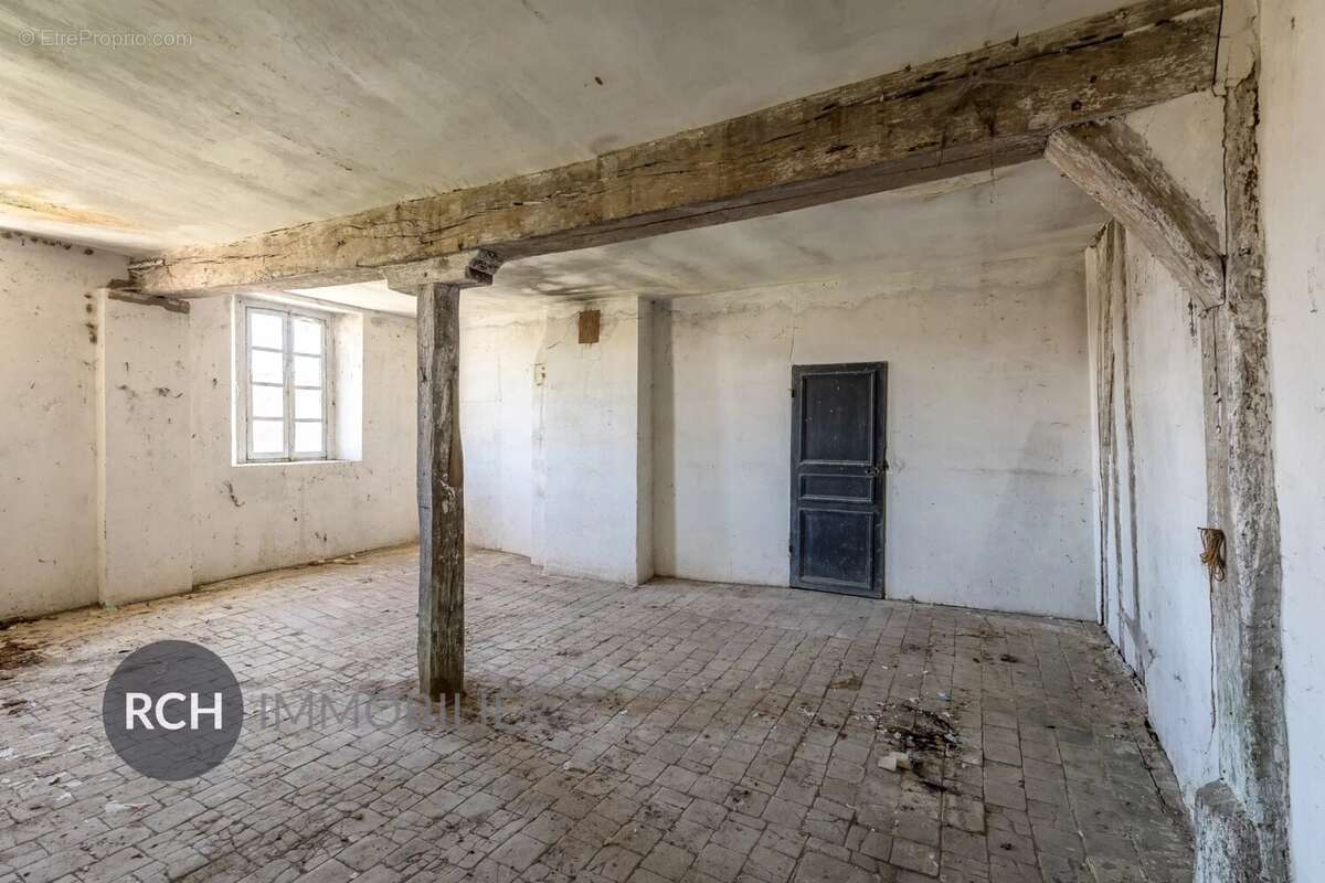 Maison à LA QUEUE-LES-YVELINES