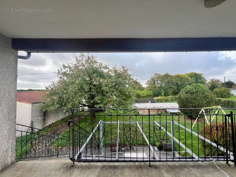 Maison 4 Chambres Grand Jardin SAINT JEAN D'ANGELY - photo 4