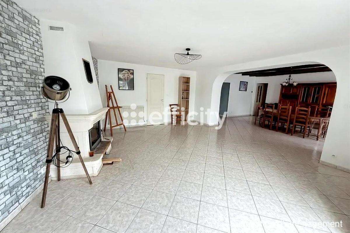 Maison à SAINT-PIERRE-D'EXIDEUIL