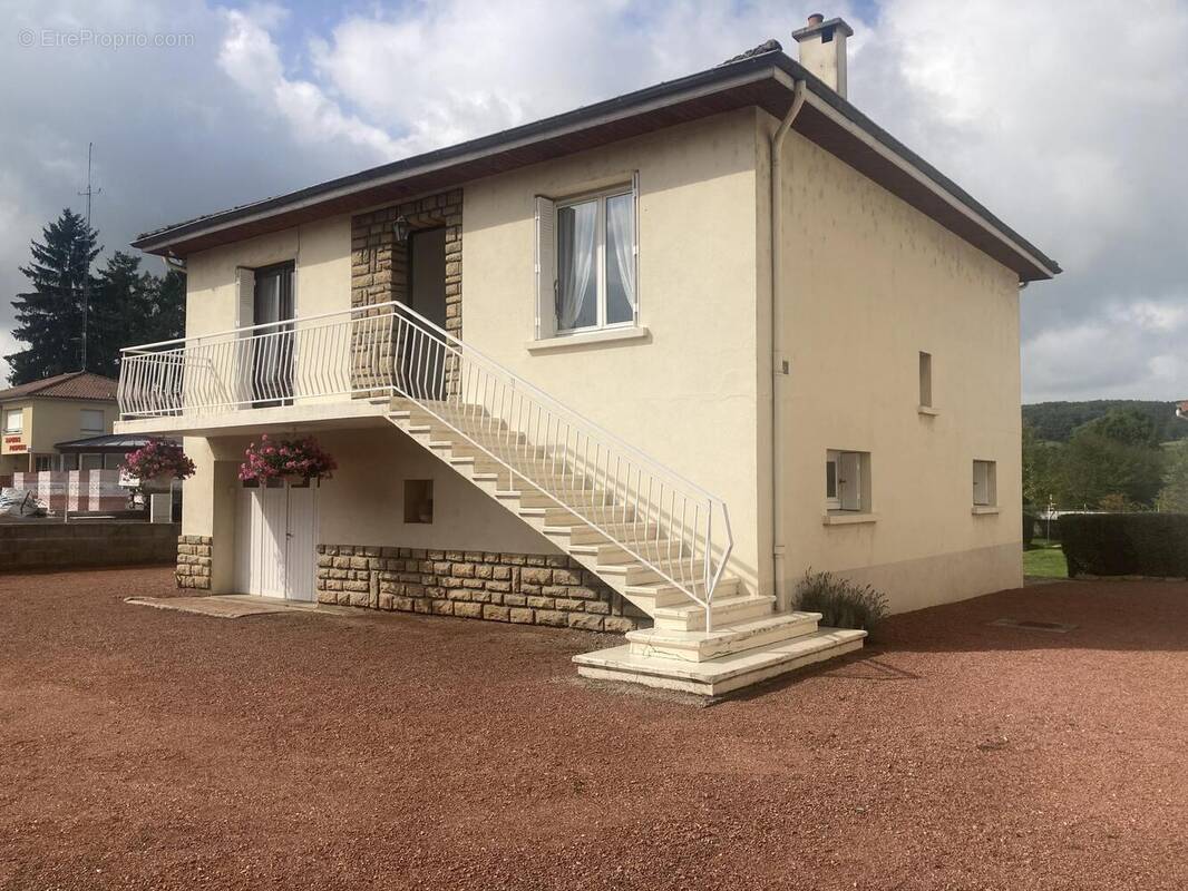 Photo 1 - Maison à SAINT-DENIS-DE-CABANNE