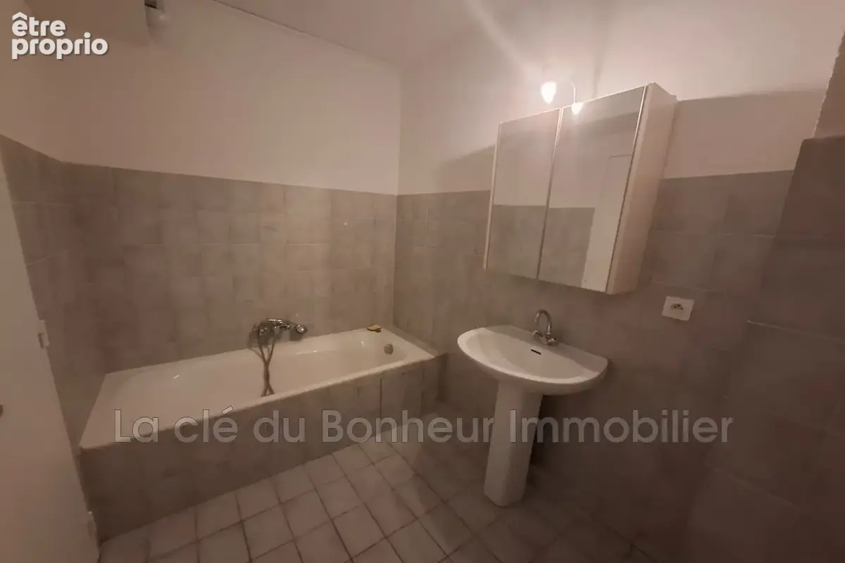 Appartement 56 m² à Sainte-Croix-Du-Verdon  - photo 8