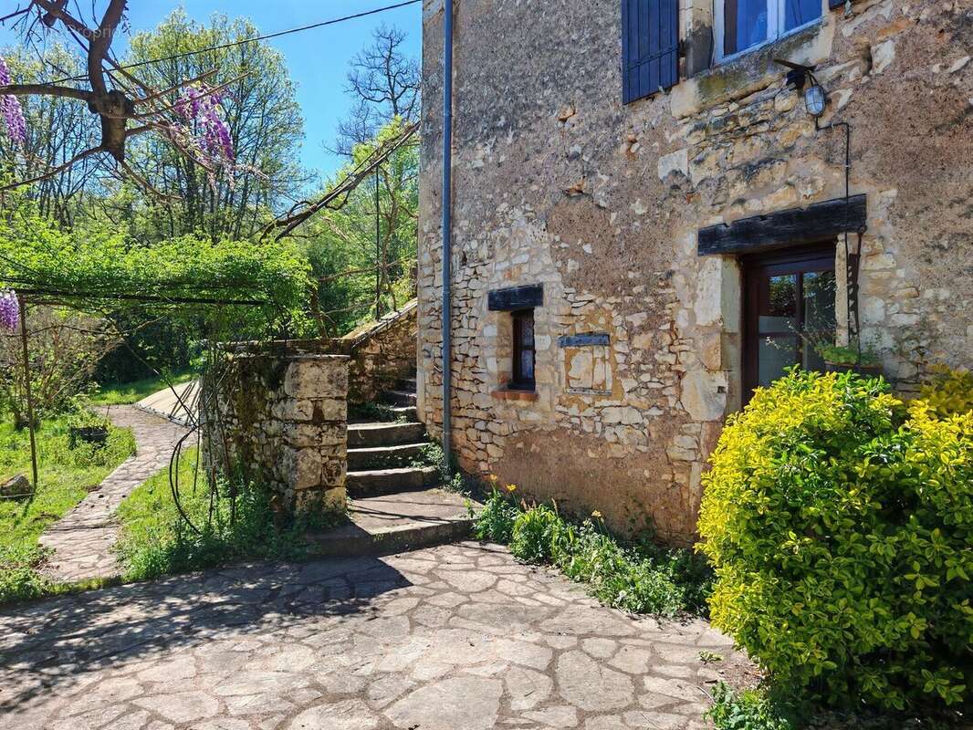 Ancienne maison de forgeron de 275m² et ses dépendances au calme sur 3600m² de terrain - photo 19