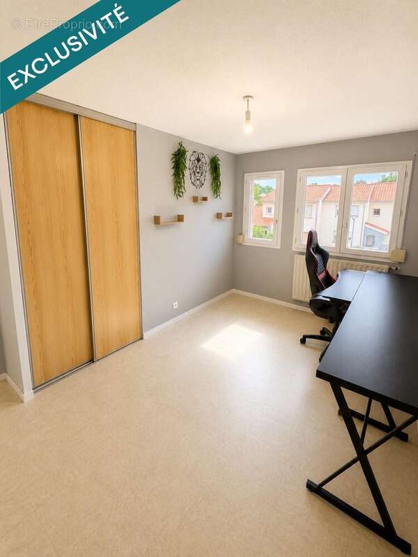 Maison 86 m² à Peronnas  - photo 8