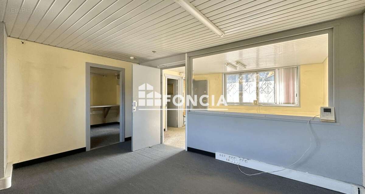 Local commercial / entrepôt - photo 11
