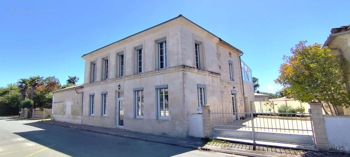 Maison à CHENAC-SAINT-SEURIN-D'UZET