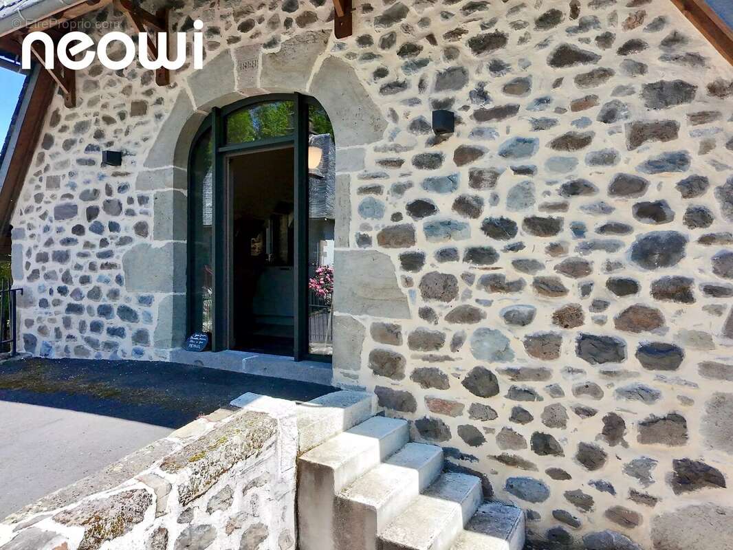 Grange rénovée + maison de bourg de 170 m² à rénover : un projet unique - photo 4