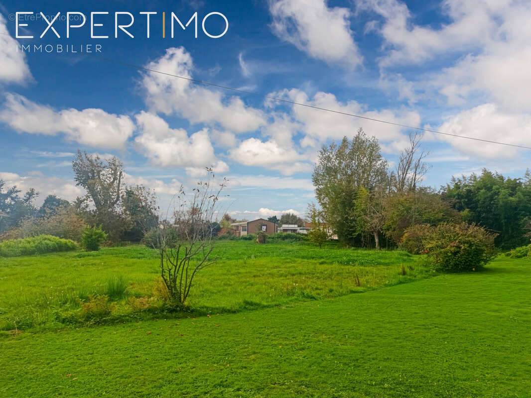 Terrain à GROFFLIERS