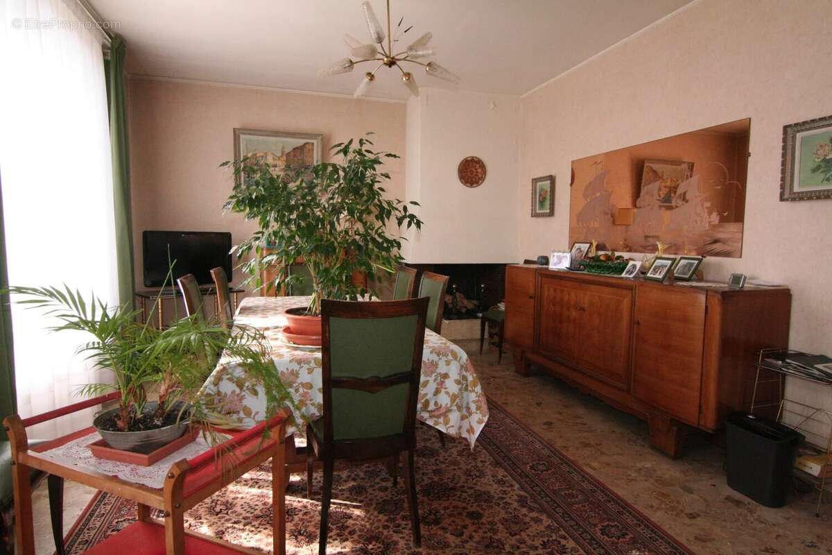 Maison à SAINT-CHERON