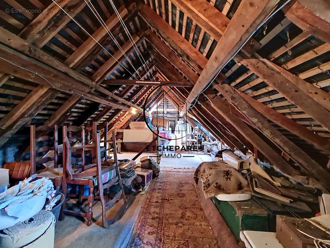 Maison à LAGUINGE-RESTOUE