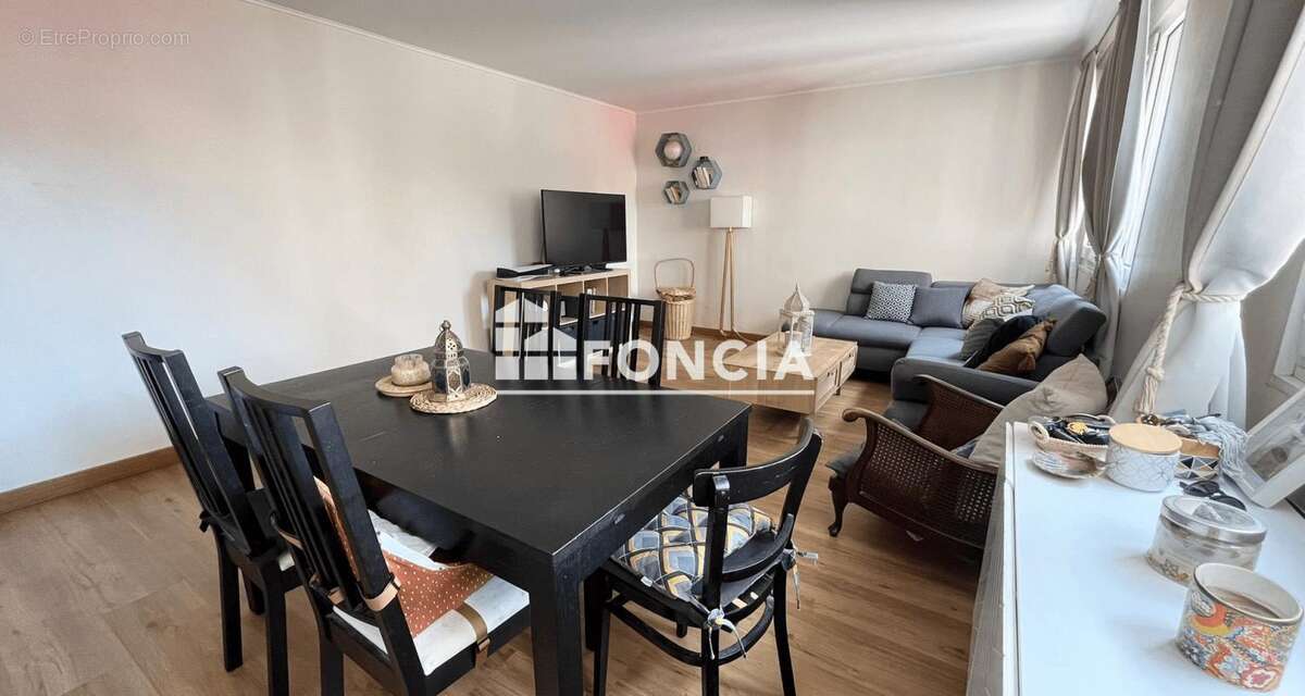 Appartement à FRESNES
