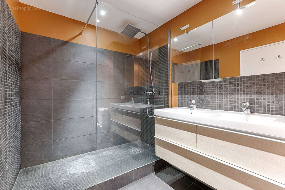 Appartement à LEVALLOIS-PERRET