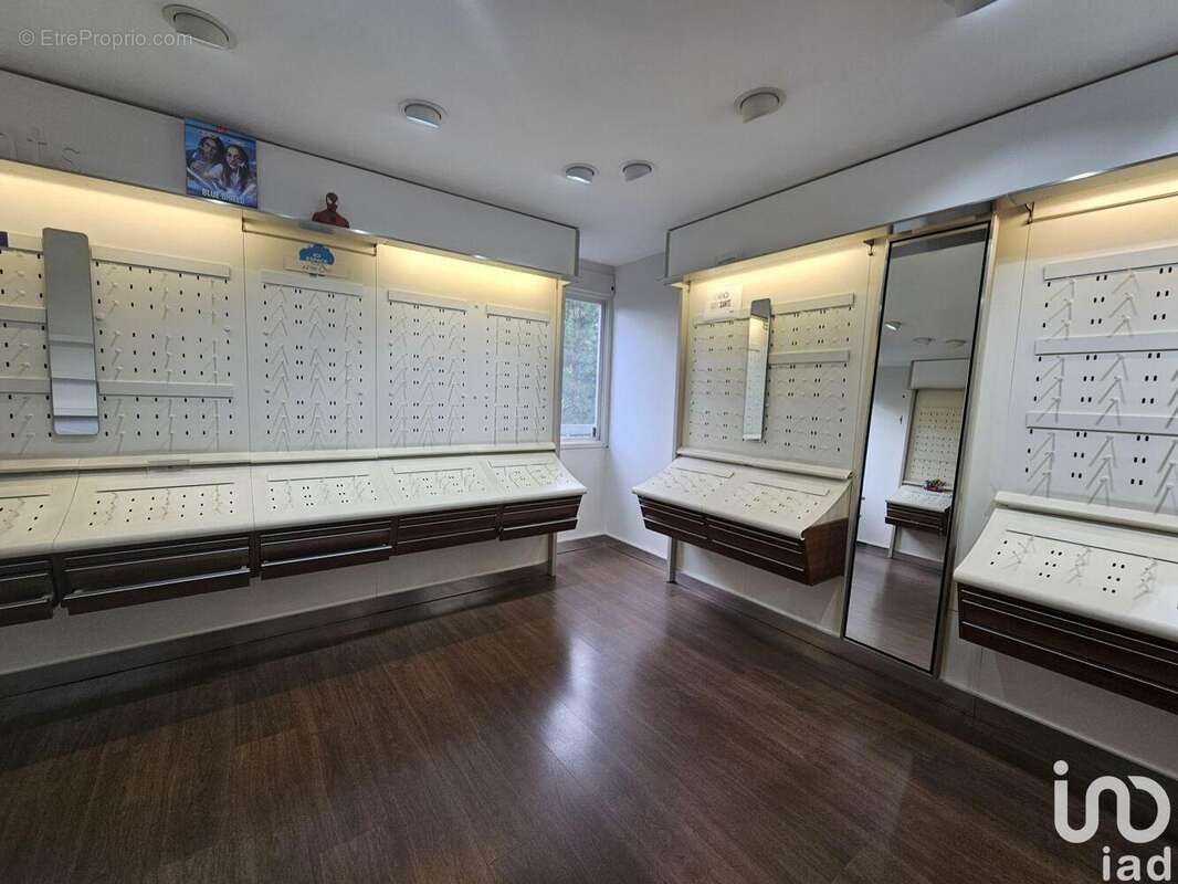 Photo 5 - Commerce à LA CELLE-SAINT-CLOUD