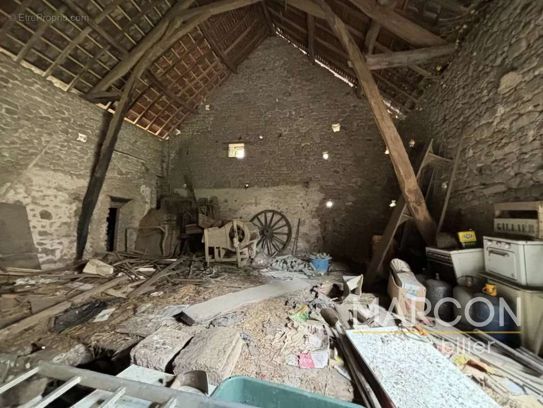 Maison à PEYRAT-LA-NONIERE