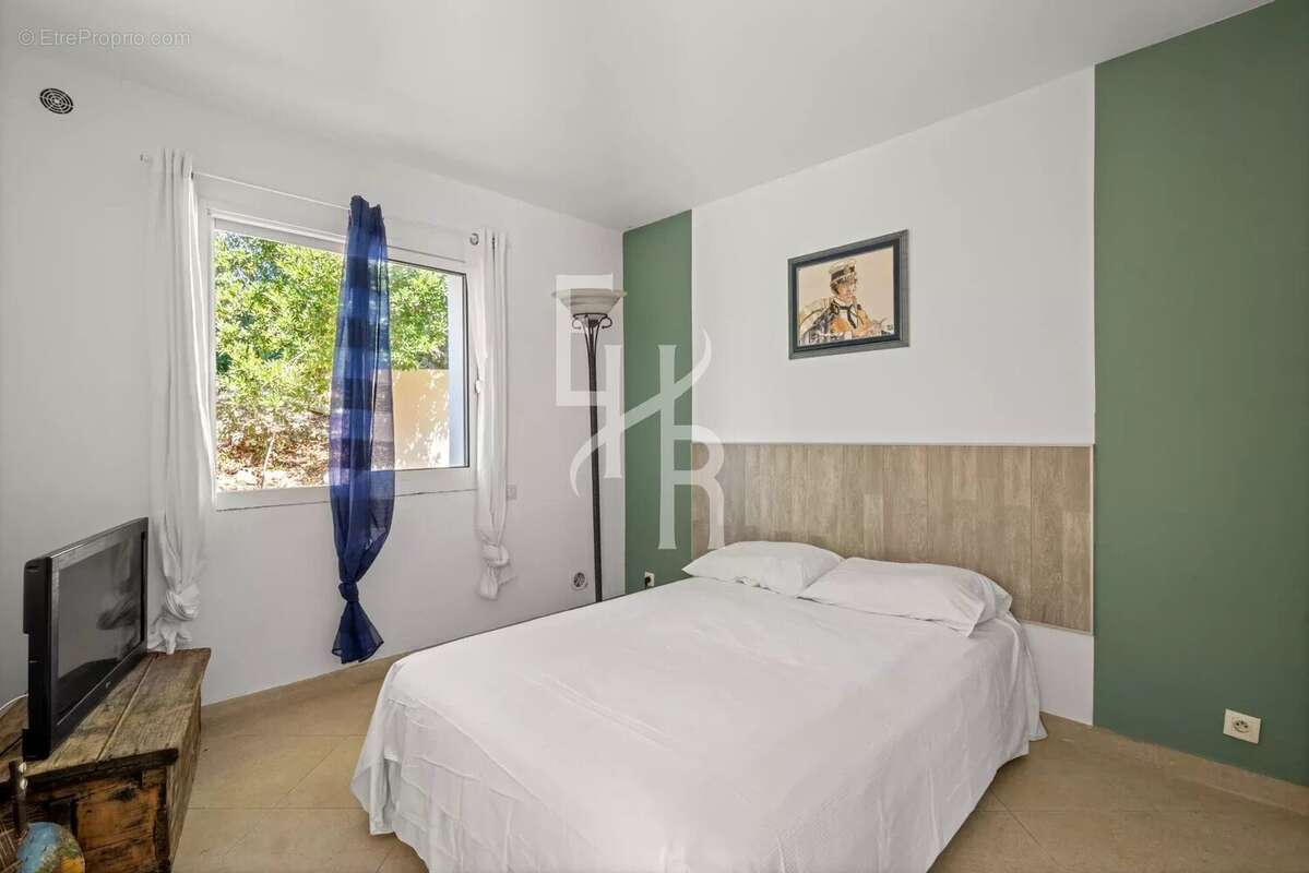 Propriété unique à Mougins — un havre de paix familial avec forêt, pool house et vie de village. - photo 11