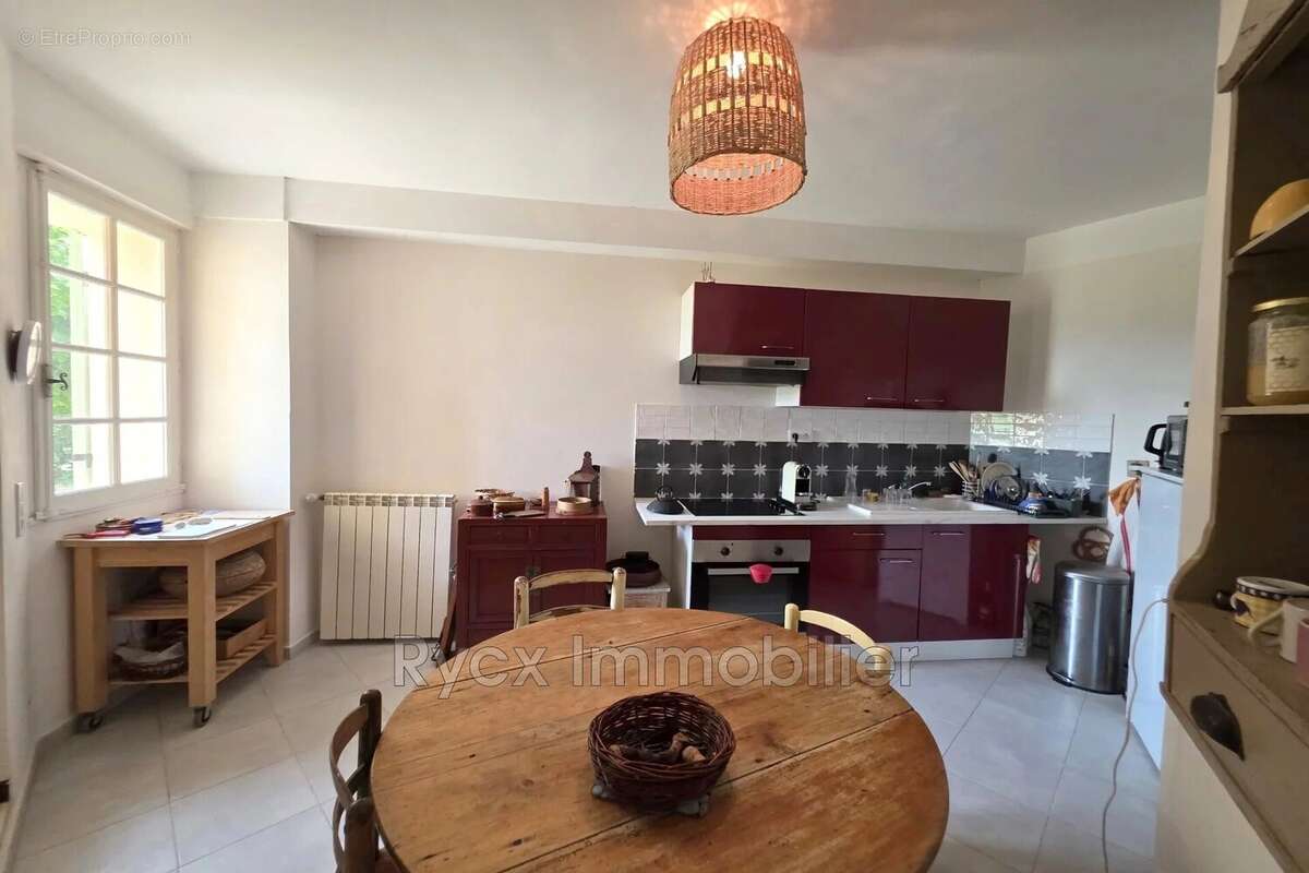 Maison 98 m² à Saint-Saturnin-Les-Apt  - photo 9