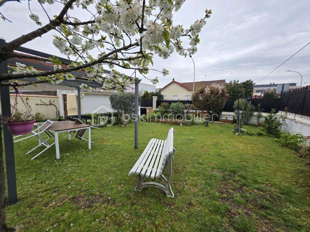 Maison à LE PERREUX-SUR-MARNE