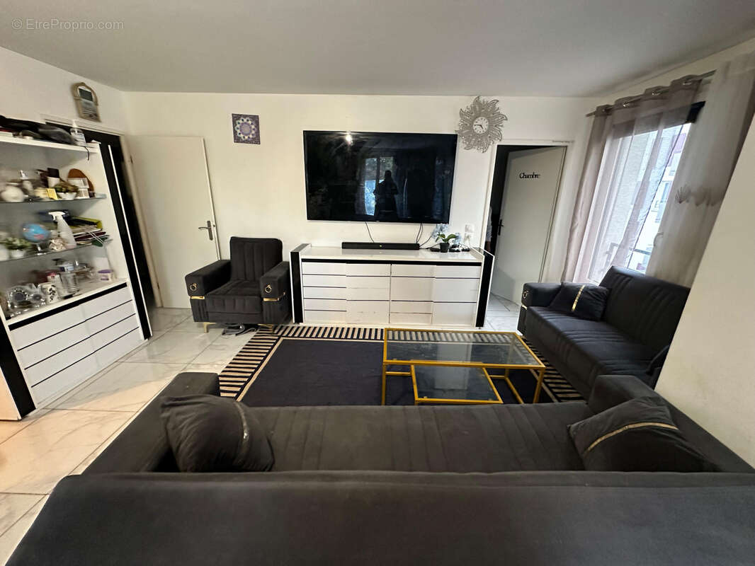 Appartement à FLEURY-MEROGIS