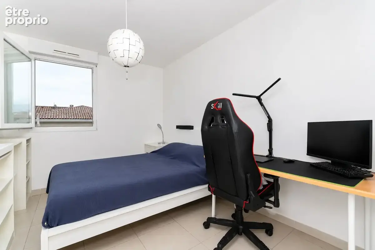 'Au sein d'une résidence sécurisée et parfaitement entretenue, venez découvrir ce magnifique appartement T4 au - photo 7
