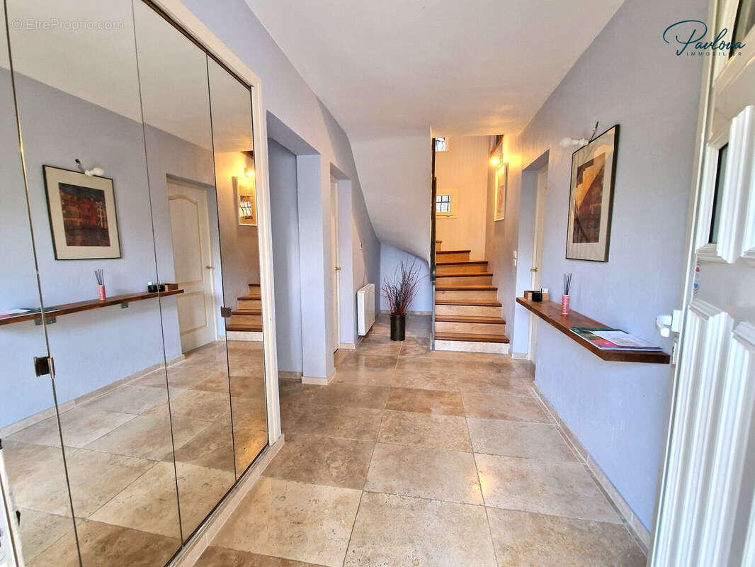 Maison à SAINT-CLEMENT-DE-RIVIERE