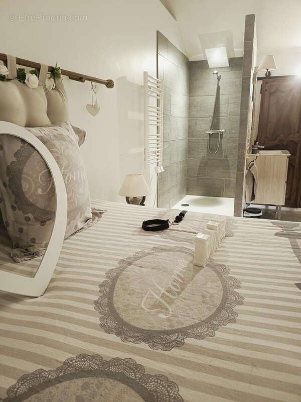 Maison à SAINT-GENEST-LERPT