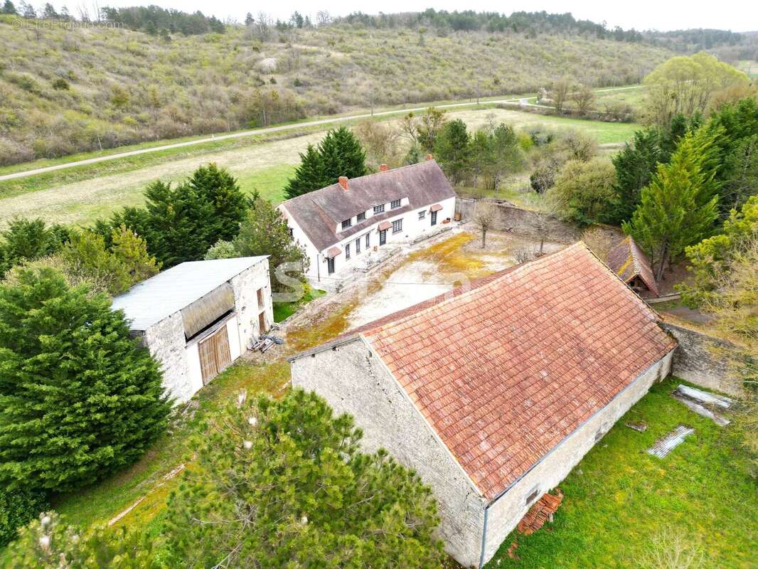 Maison à JOUX-LA-VILLE