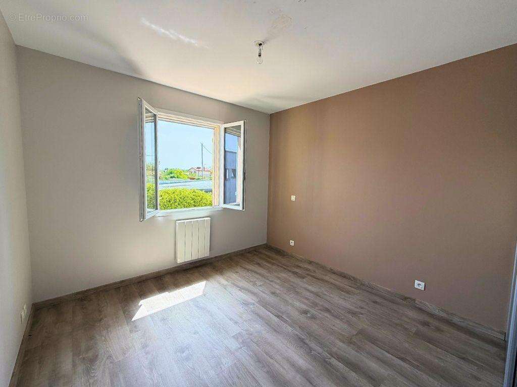   - Maison à DIEUPENTALE