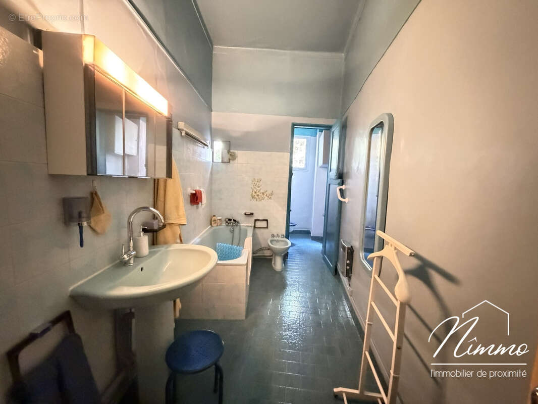 Nîmes carnot gare appartement bourgeois t6 balcons grenier cave - photo 8