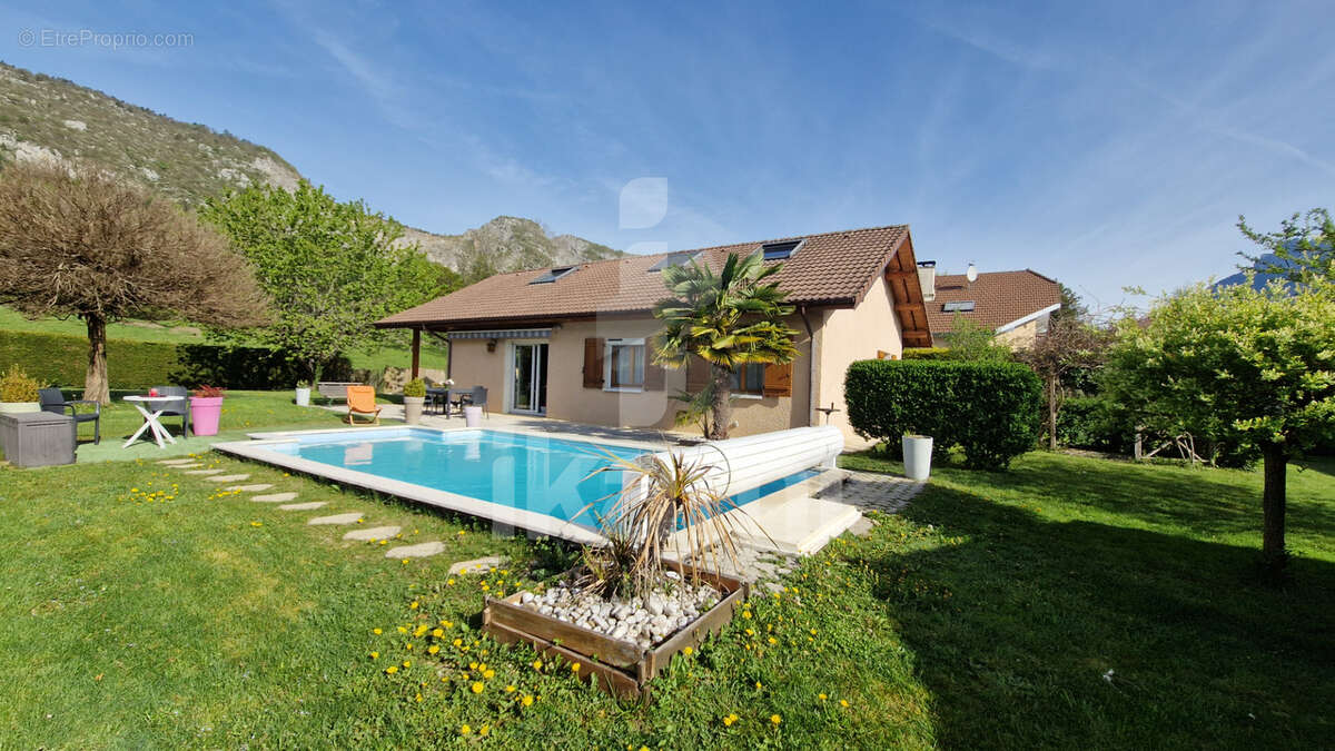 Maison à DOUSSARD