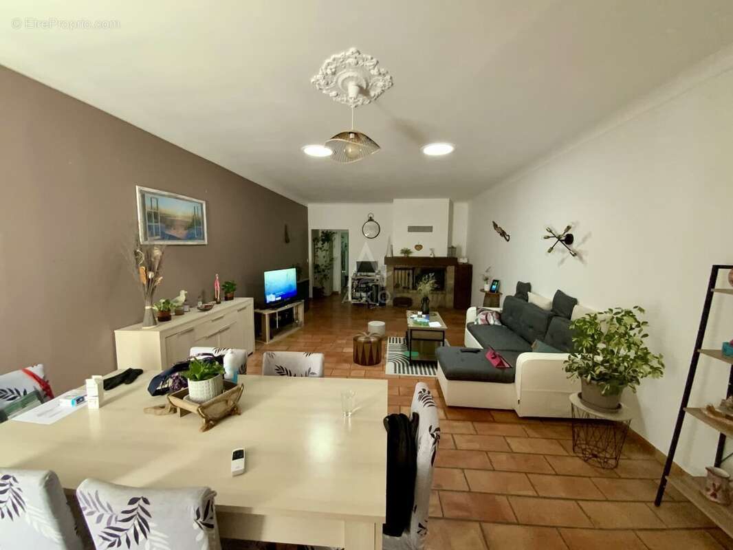 Maison à LA CALMETTE