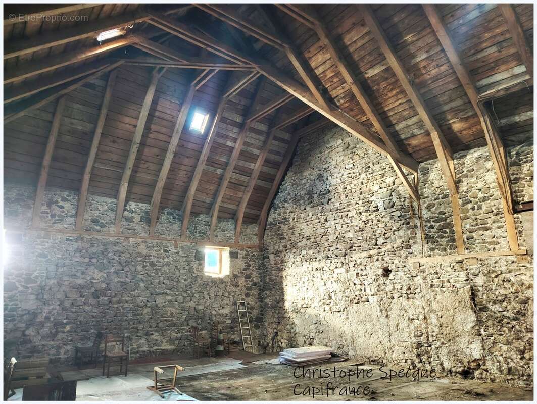 Maison de maître rénovée avec dépendances et gîte – Un bien rare au cœur de la campagne LE VERNET SAINTE MARGUERITE (63) - photo 20