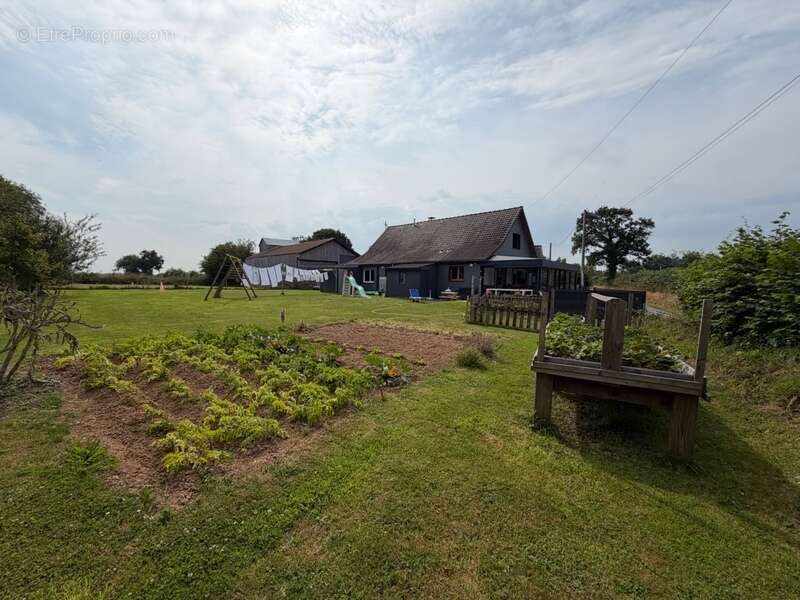 À quelques minutes de Périers – Propriété avec habitation familiale, hangar professionnel et bureaux sur 4 104 m² (50) - photo 7