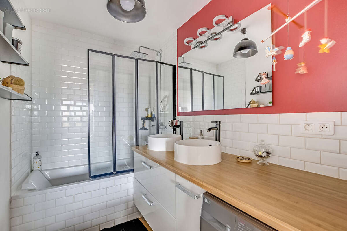 Appartement à PARIS-19E