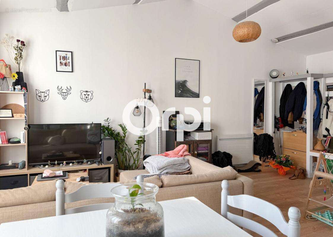 Appartement à FOURAS