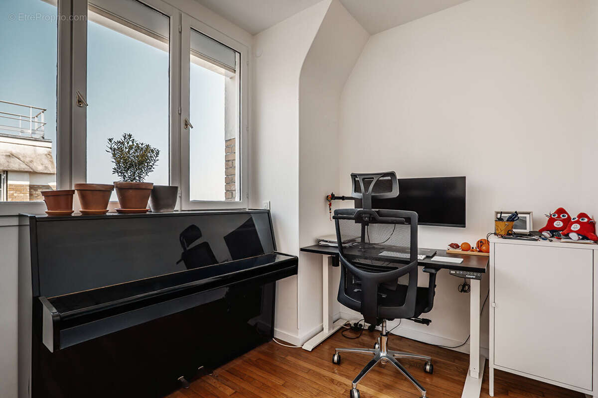 Appartement à PARIS-17E