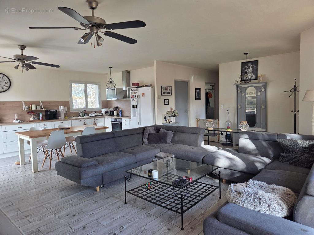 Maison à SAINT-YZAN-DE-SOUDIAC