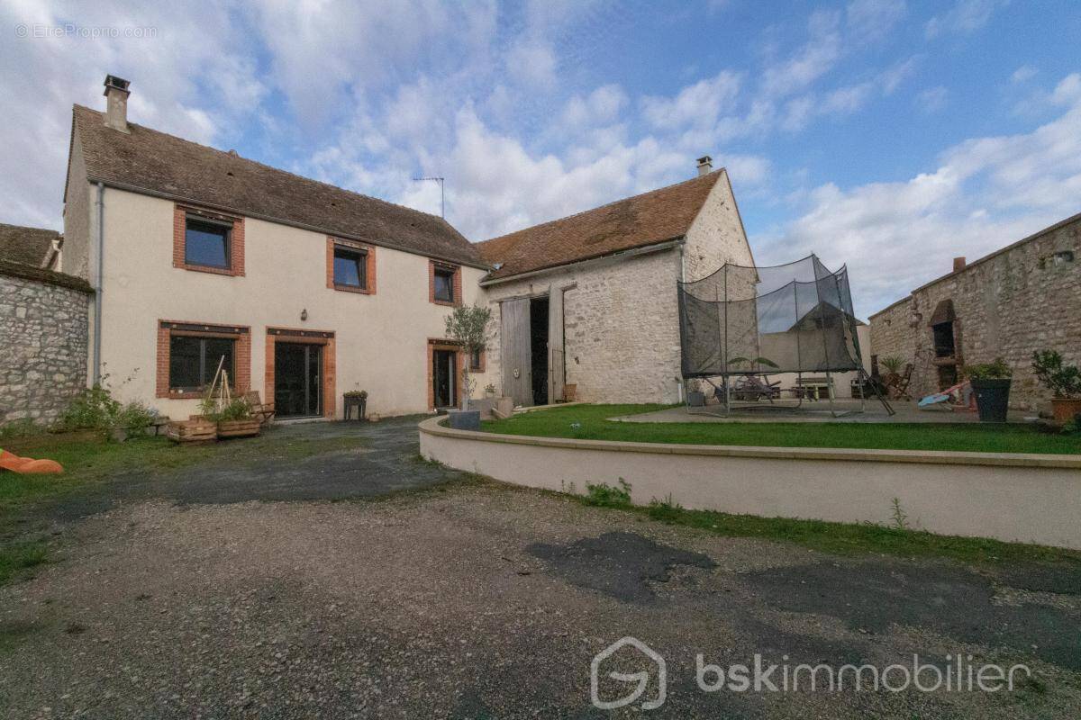 Maison à BROMEILLES