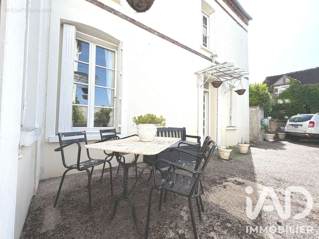 Photo 2 - Maison à THORIGNY-SUR-OREUSE