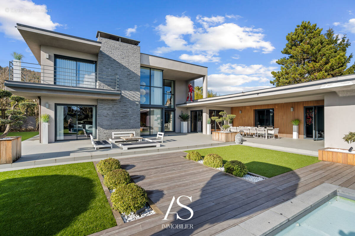 Maison à COLLONGES-AU-MONT-D'OR