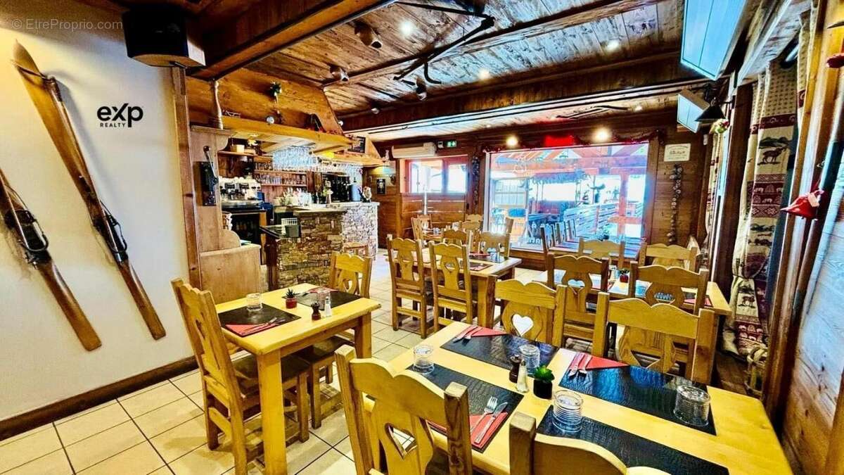 Commerce à SAINT-FRANCOIS-LONGCHAMP