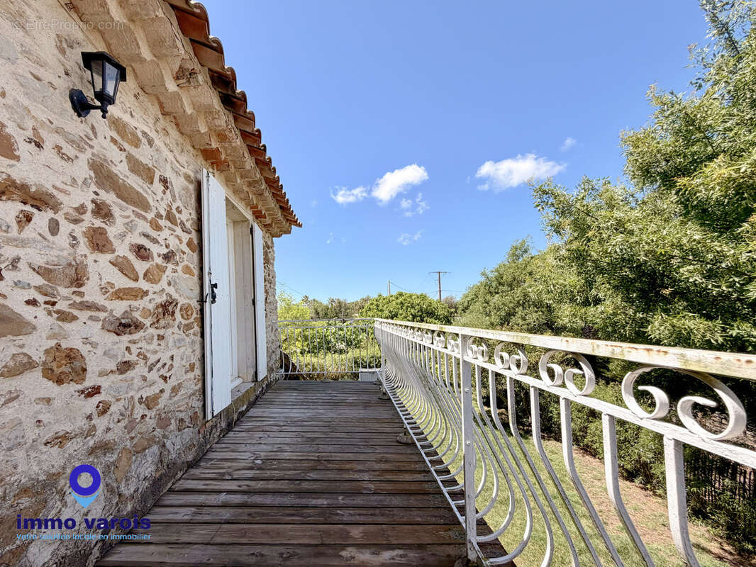 Les salins - studio proche de la mer avec terrasse et parking - photo 2