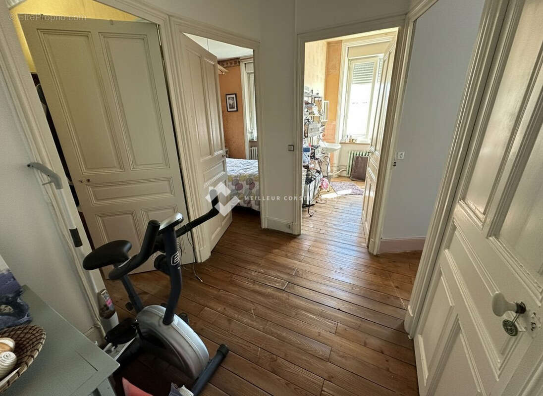 Maison 167 m² à La Monnerie-Le-Montel  - photo 6