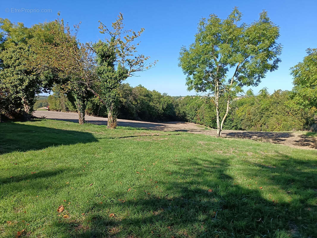 Maison à LACROISILLE