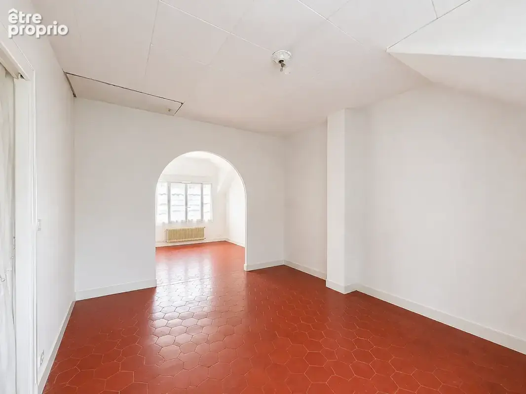 Maison familiale de 142,26 m2 en retrait de rue. Jardin. Parking. - photo 15