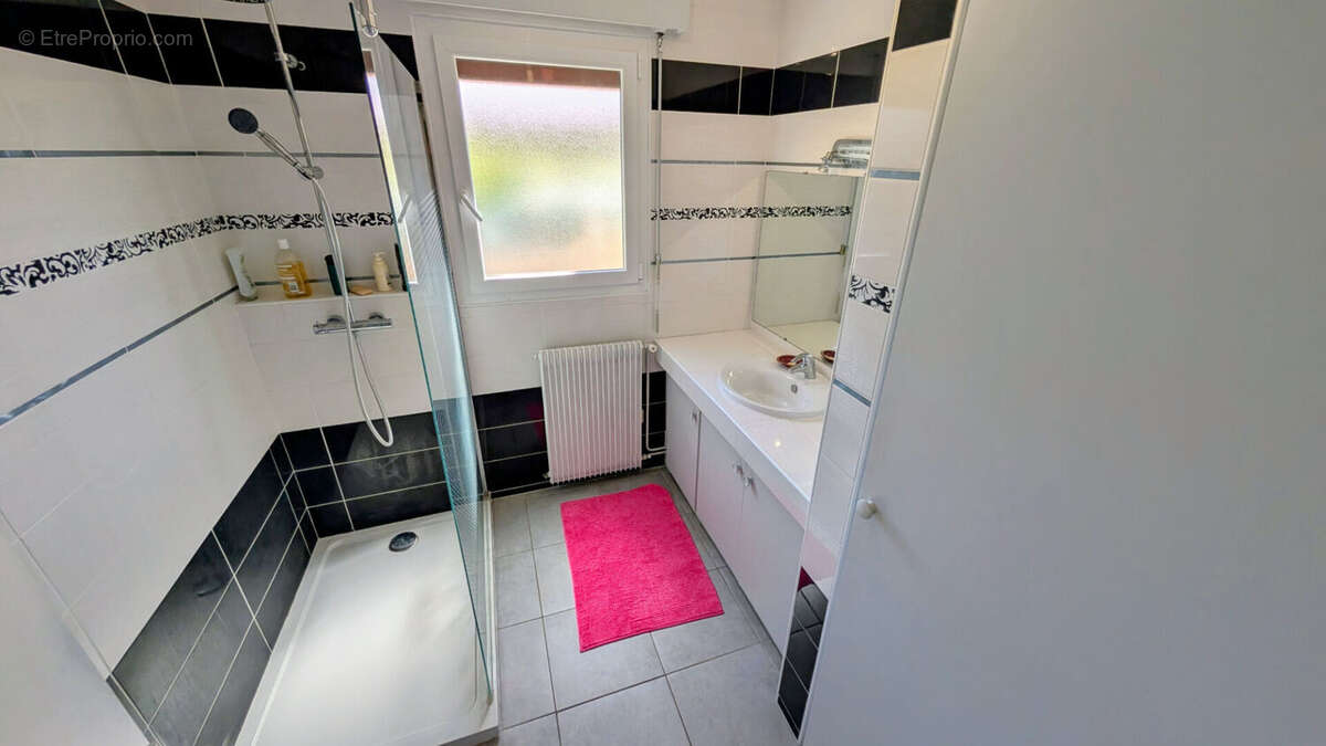 Belle villa cossue F8 sur terrain arboré 900 m² - photo 11